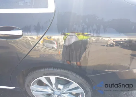 2015 Mercedes-Benz C 300 4Matic z USA, uszkodzony, nr VIN 55SWF4KB3FU009587